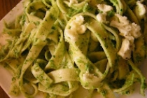 Tagliatelle cu sos pesto