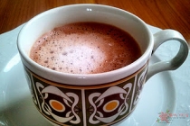 ciocolată caldă cu spumă de lapte