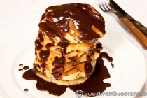 PANCAKES CU IAURT SI CIOCOLATA