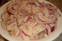 Salată de ceapă cu macrou afumat