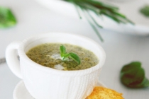 Watercress soup with parmesan tuiles/Supa crema de nasturel cu parmezan tuiles