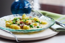 Gnocchi with ham and peas / Gnocchi cu sunca si mazare