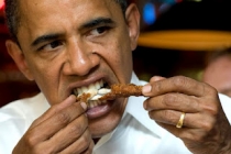 Stiri -- Barack Obama manca junk food.