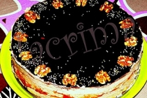 Tort Mousse-Tiramisu cu jeleu de dulceata de portocale si nuci caramelizate