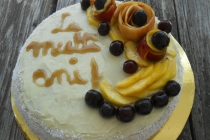 Tort cu crema de cirese si piersici