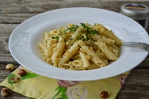 Penne cu crema de ciuperci si alune de padure