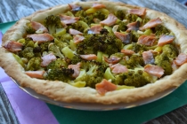 Pizza cu broccoli si somon afumat