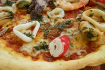 Pizza cu fructe de mare