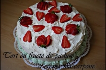 Tort cu fructe de padure si crema mascarpone