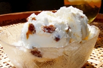 Inghetata de iaurt si mascarpone cu topping de stafide sultanina