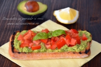 Bruschette cu avocado si rosii