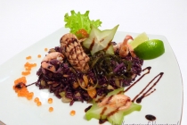 Salata Exotic sea cu orez negru si fructe de mare