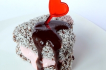 Prajitura tavalita ( Lamingtons ) pentru Valentine s day