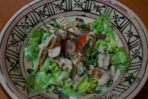 Salată cu dressing de iaurt