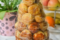 Croquembouche... pentru 3 ani de Dulcinele. La multi ani!