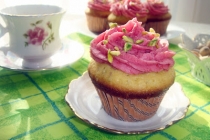 Cupcakes cu fistic si zmeura