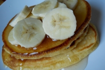 PANCAKES CU BANANE SI MIERE