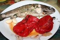 Pastrav umplut cu ardei copti