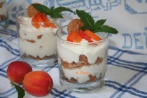 Desert cu crema mascarpone si caise