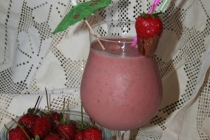 Smoothie de capsuni ,banane si ciocolata