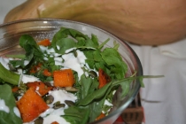 Salata de toamna cu dressing cu tahini