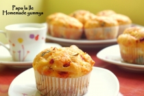 Muffins cu roșii uscate, brânză de capră și busuioc…