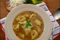 Supa cu tortelloni si Parmesan