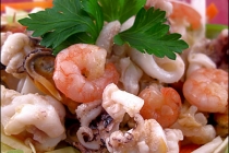 Salata de fructe de mare cu legume