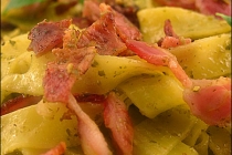 Tagliatelle cu pesto si bacon