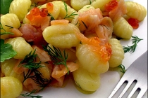 Gnocchi cu somon afumat si rucola