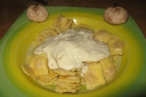 Ravioli / Tortellini cu sos alb