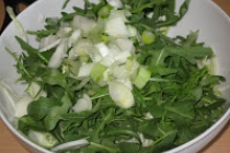 Salata de varza, ceapa verde, apio si rucola
