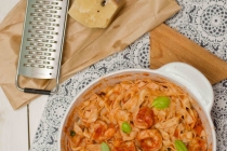 Paste de casa cu creveti si sos de rosii