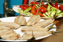 sardine cu legume la gratar